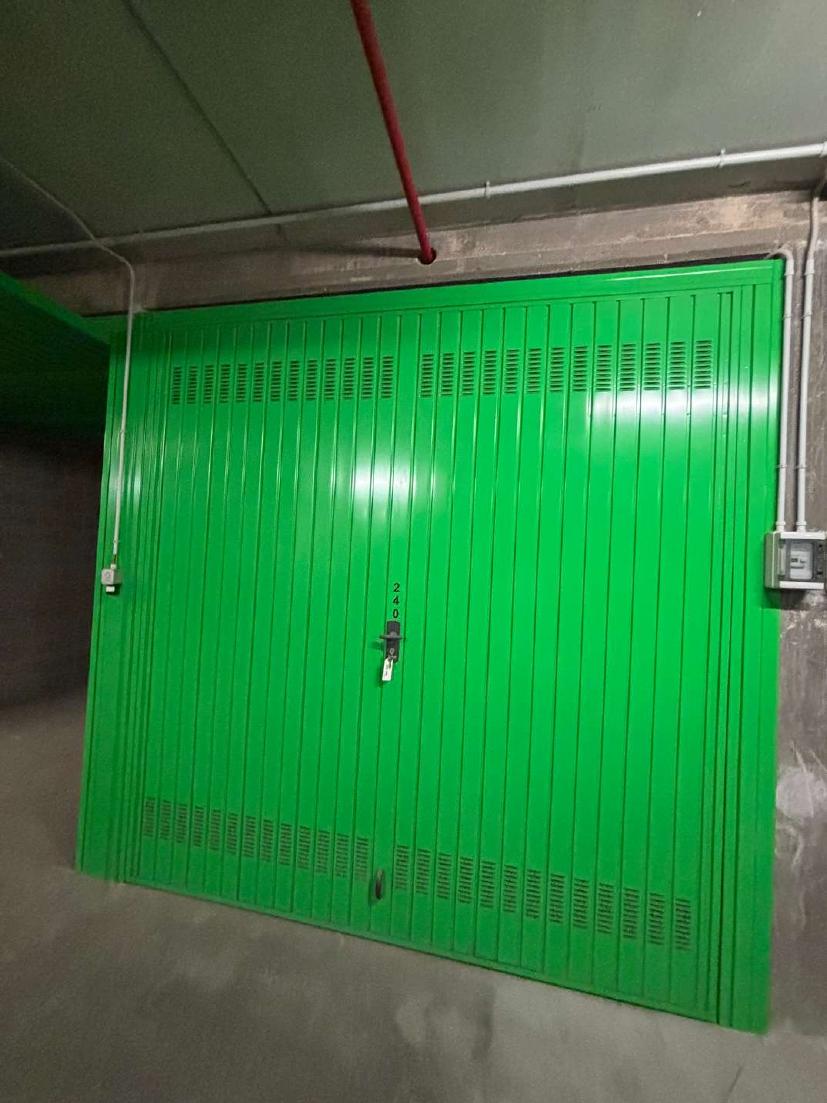 Foto 2 — Posto auto coperto · 403 m²