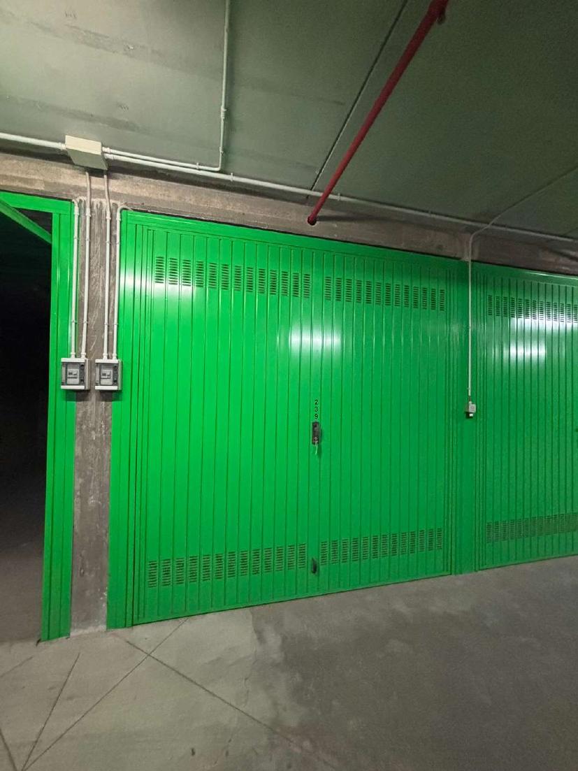 Foto 2 — Posto auto coperto · 403 m²