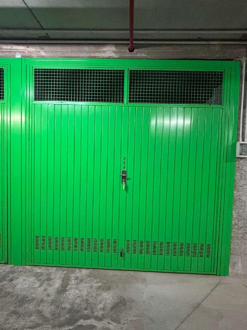 Foto 2 — Posto auto coperto · 403 m²